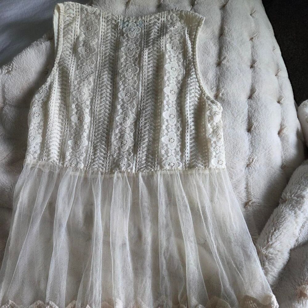 Rebellion Women's White and Cream Vest